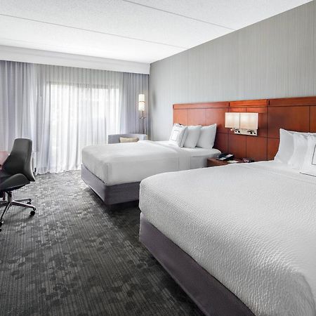 Courtyard By Marriott Pittsburgh Airport Hotel Coraopolis Bagian luar foto