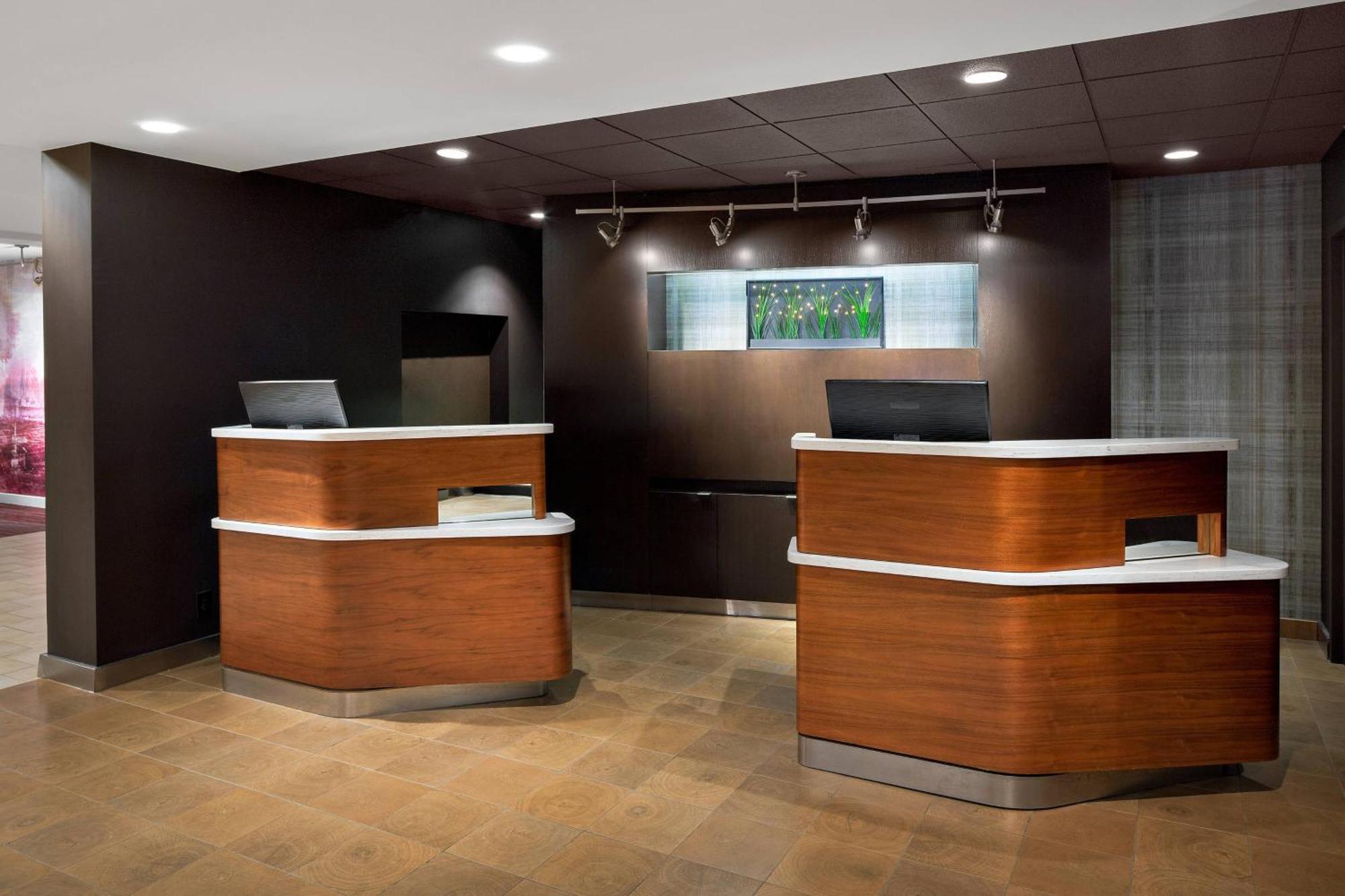 Courtyard By Marriott Pittsburgh Airport Hotel Coraopolis Bagian luar foto