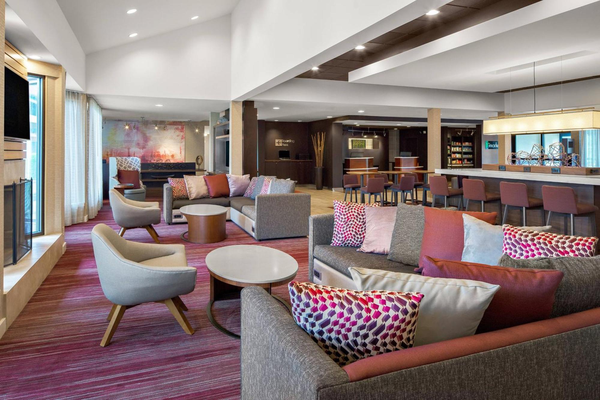 Courtyard By Marriott Pittsburgh Airport Hotel Coraopolis Bagian luar foto