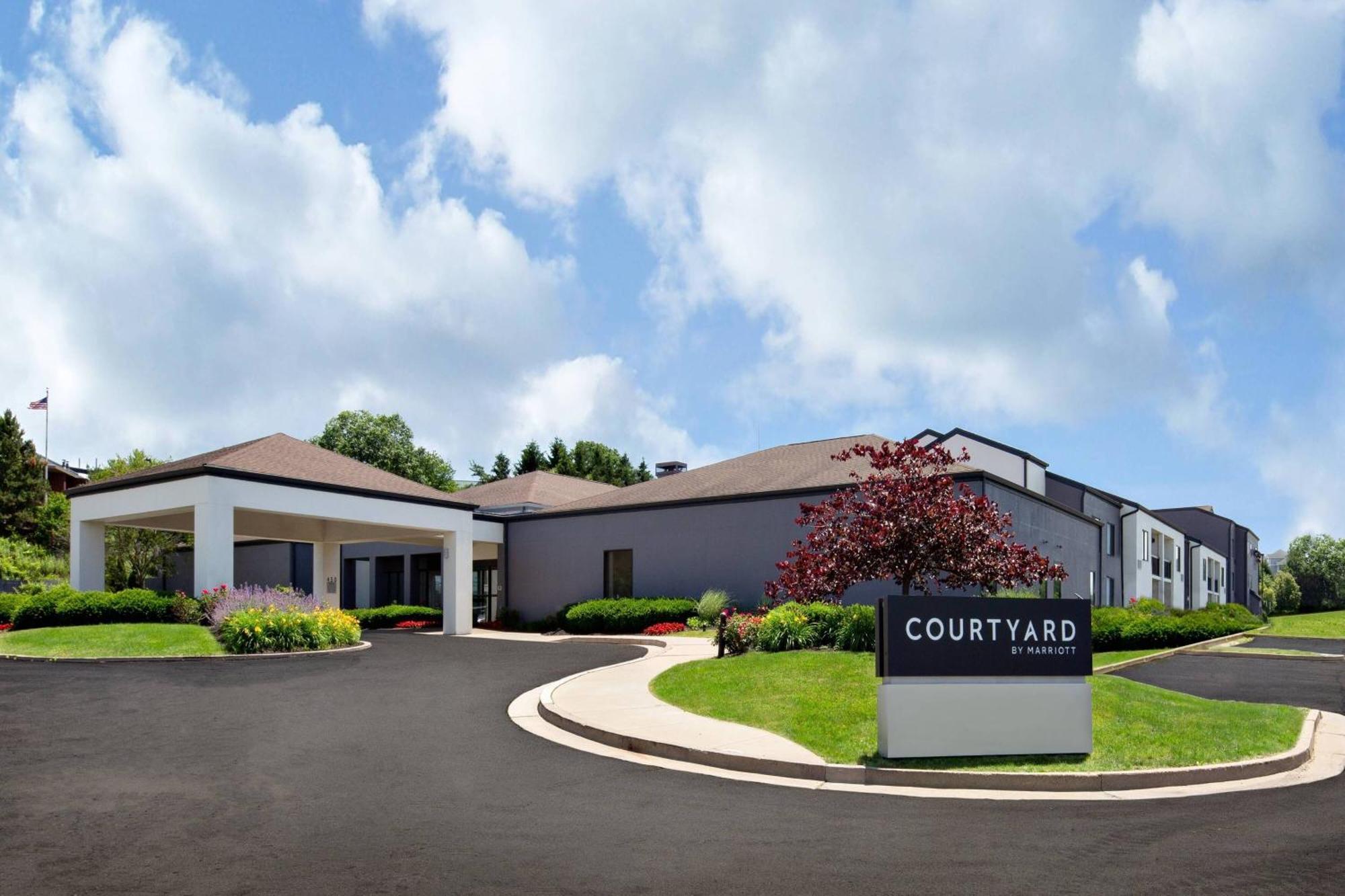Courtyard By Marriott Pittsburgh Airport Hotel Coraopolis Bagian luar foto