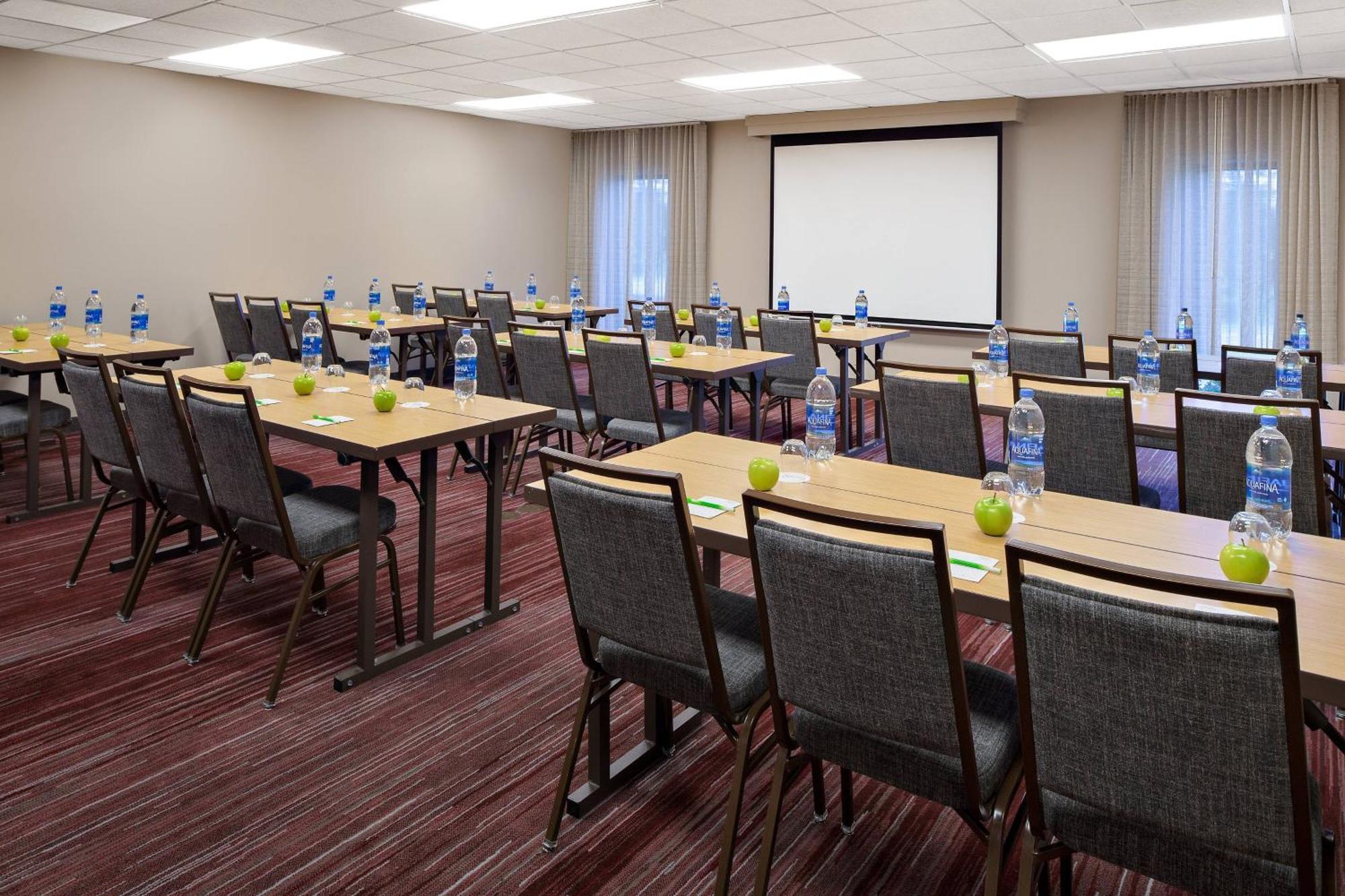 Courtyard By Marriott Pittsburgh Airport Hotel Coraopolis Bagian luar foto