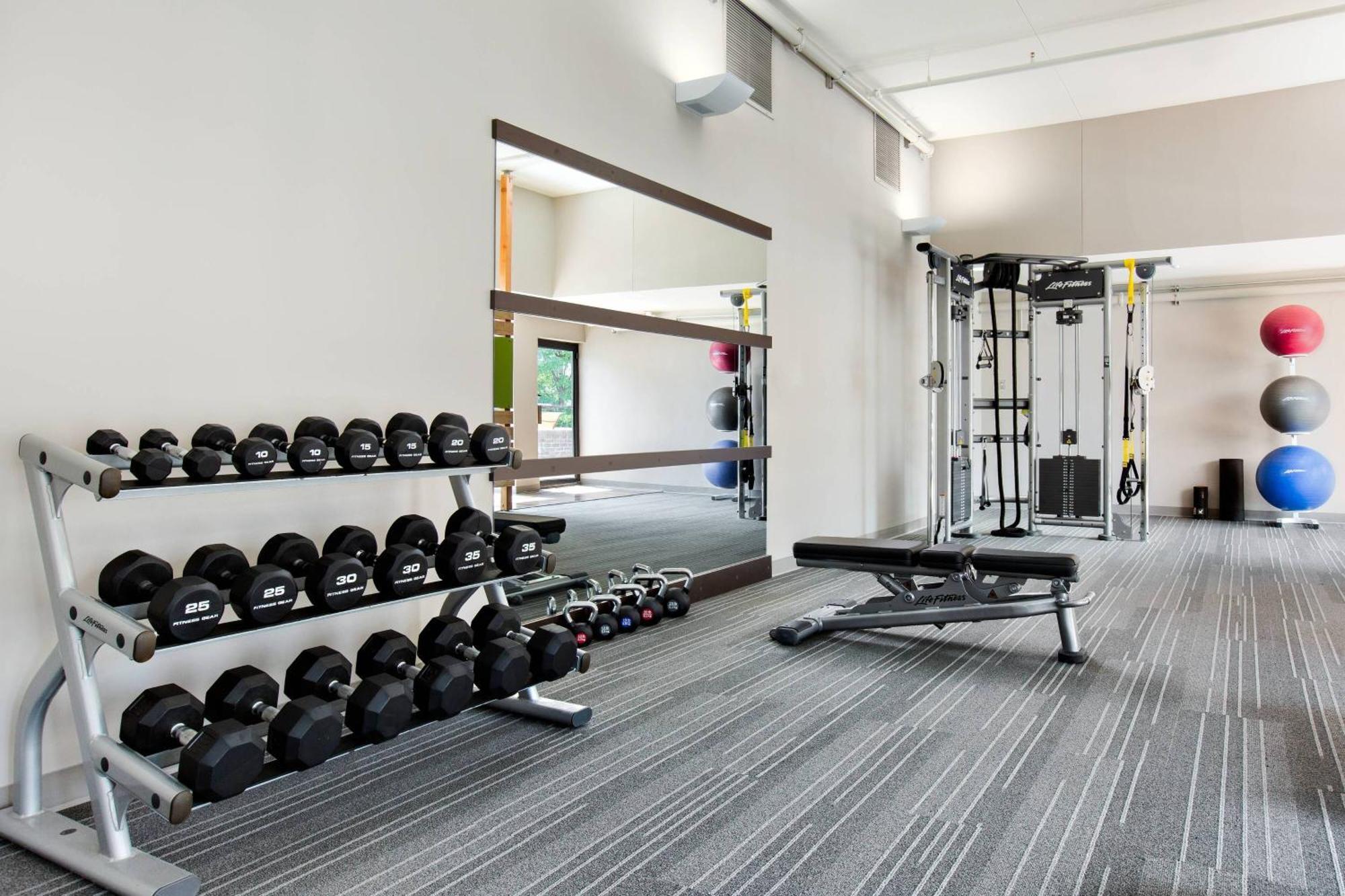 Courtyard By Marriott Pittsburgh Airport Hotel Coraopolis Bagian luar foto