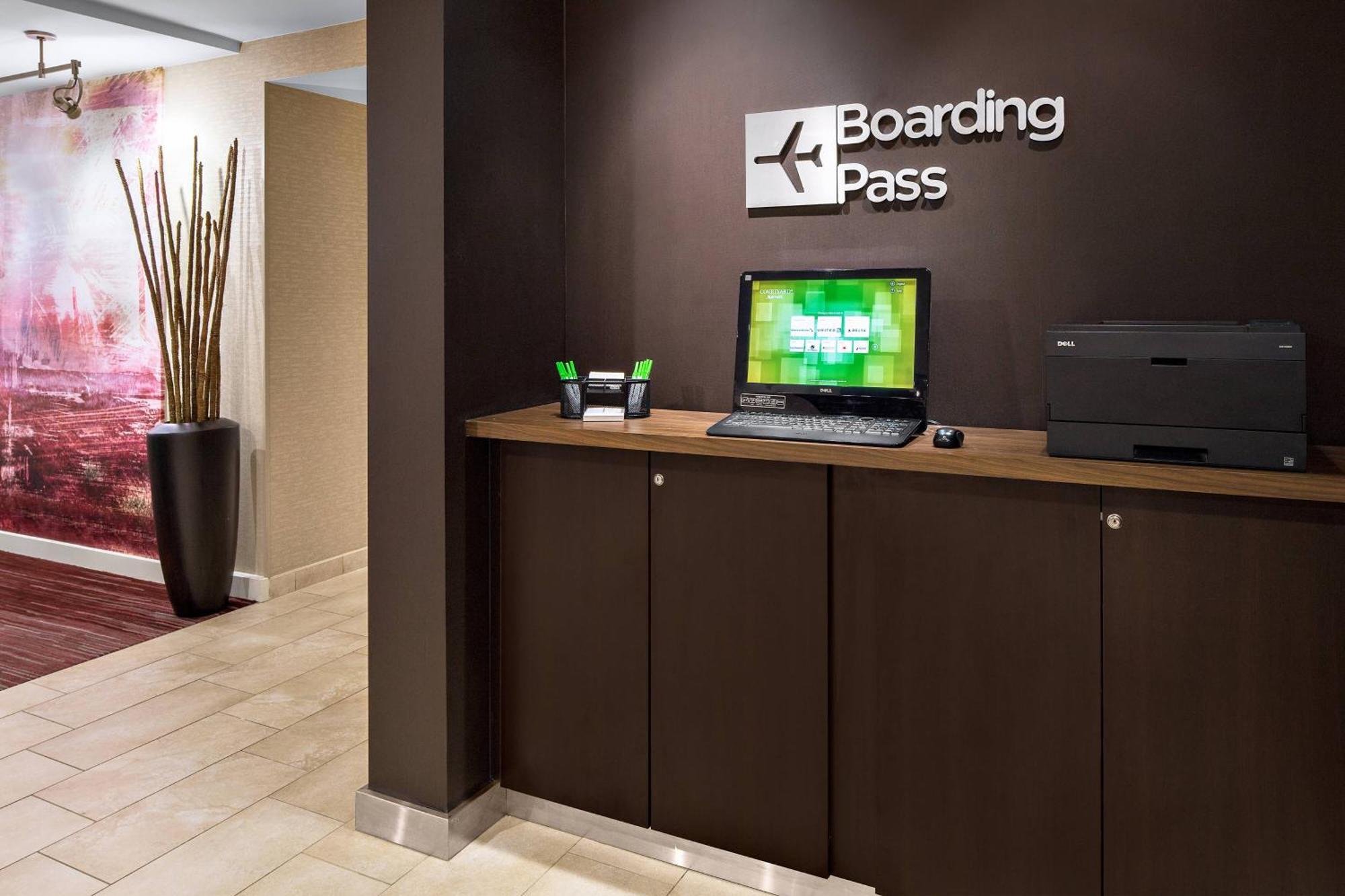 Courtyard By Marriott Pittsburgh Airport Hotel Coraopolis Bagian luar foto