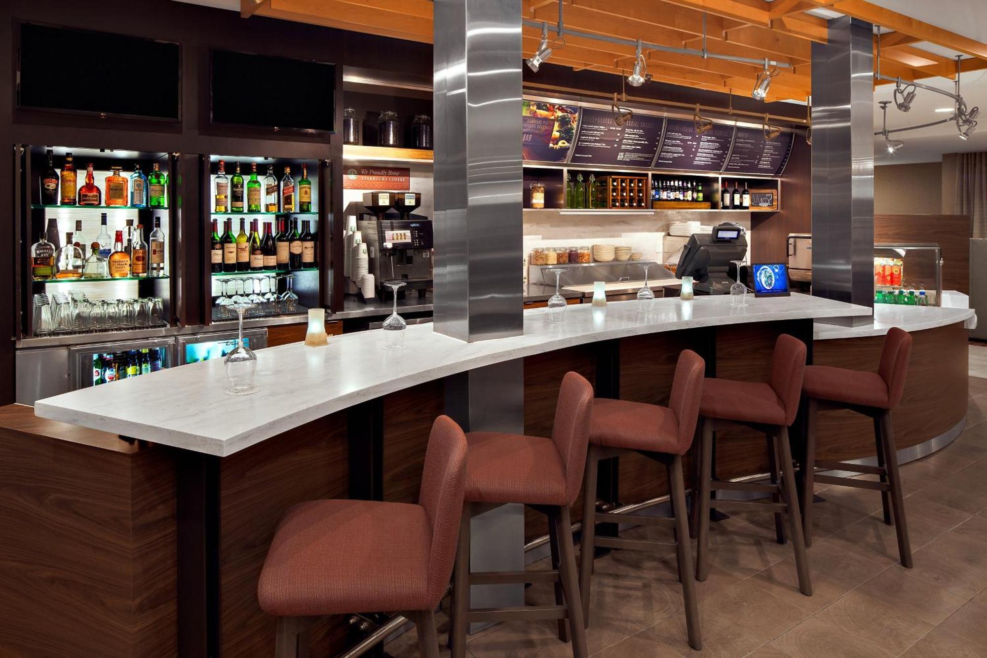 Courtyard By Marriott Pittsburgh Airport Hotel Coraopolis Bagian luar foto