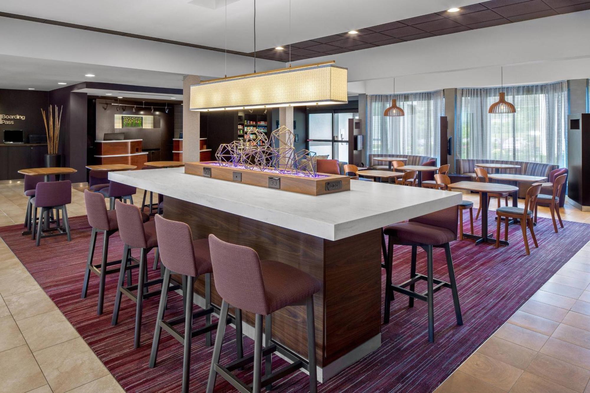 Courtyard By Marriott Pittsburgh Airport Hotel Coraopolis Bagian luar foto