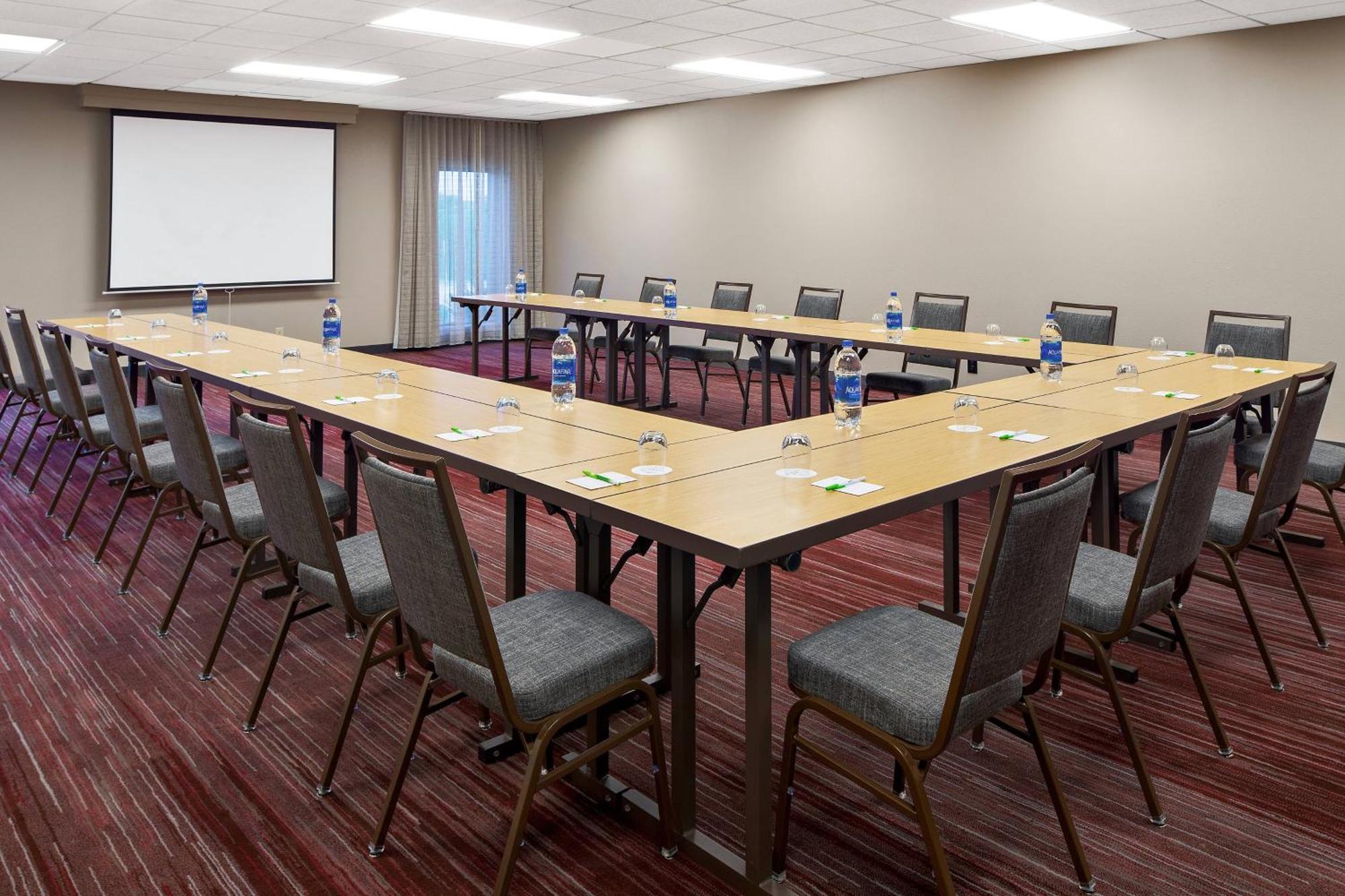 Courtyard By Marriott Pittsburgh Airport Hotel Coraopolis Bagian luar foto