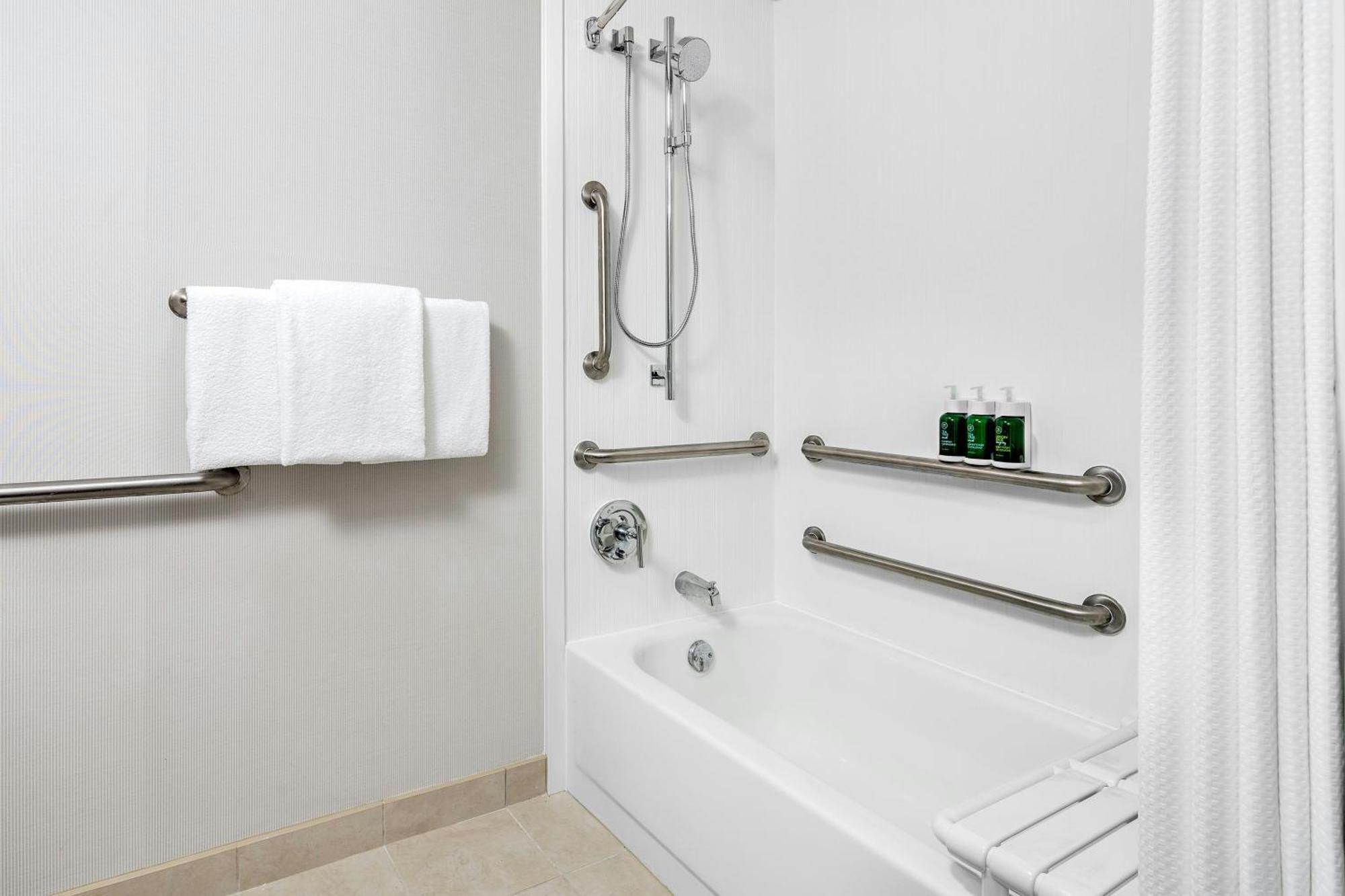 Courtyard By Marriott Pittsburgh Airport Hotel Coraopolis Bagian luar foto