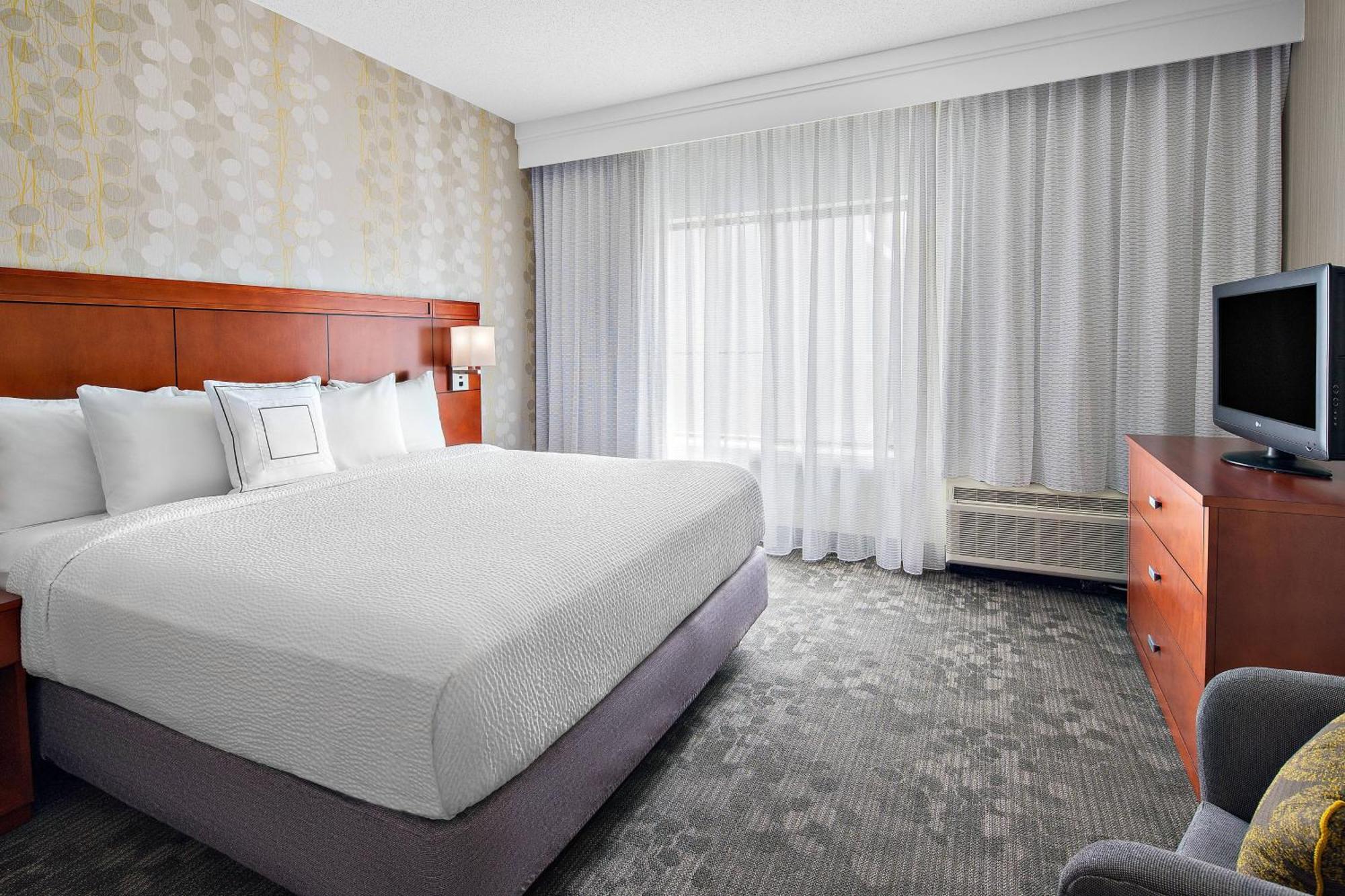 Courtyard By Marriott Pittsburgh Airport Hotel Coraopolis Bagian luar foto