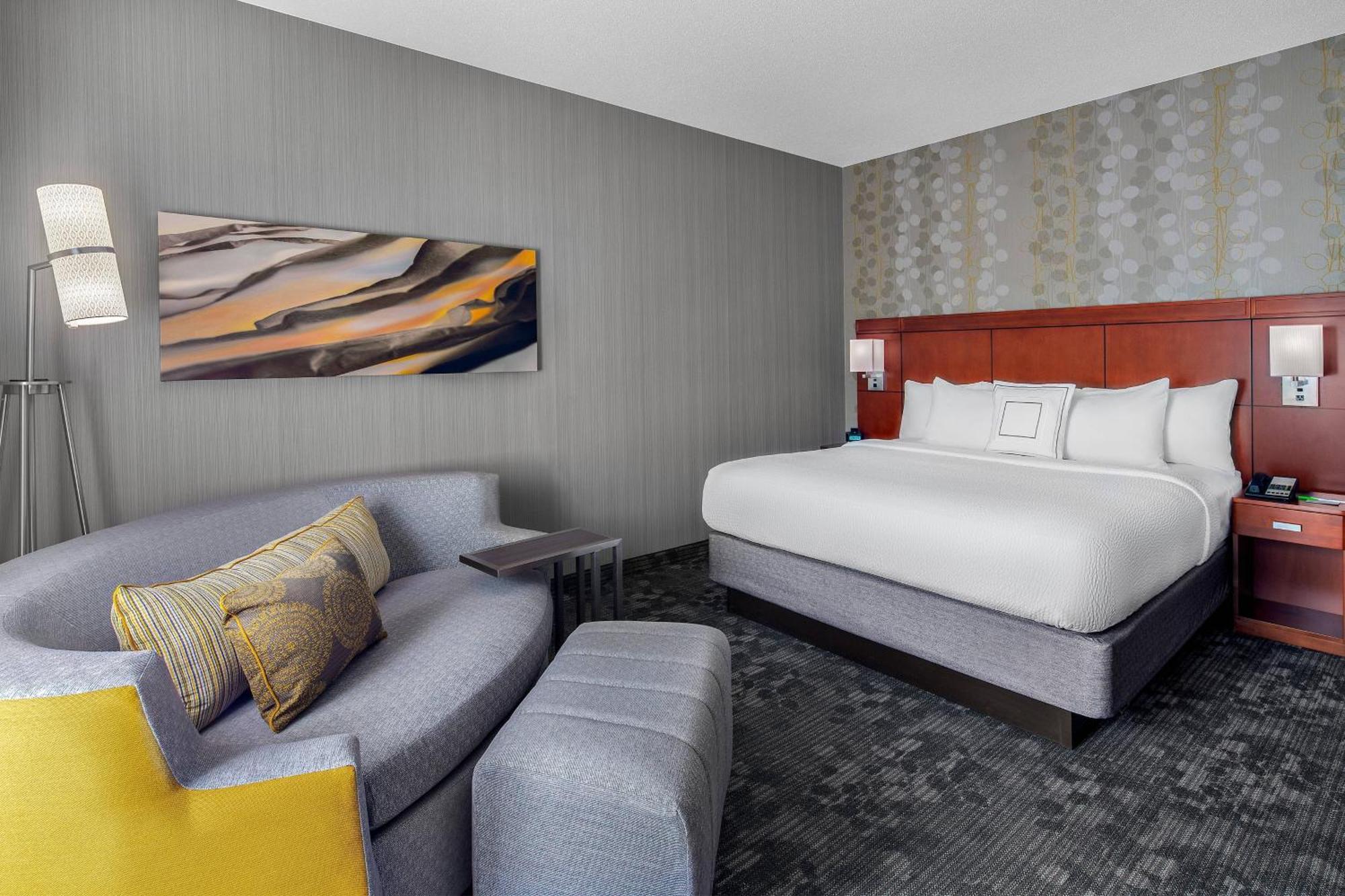 Courtyard By Marriott Pittsburgh Airport Hotel Coraopolis Bagian luar foto