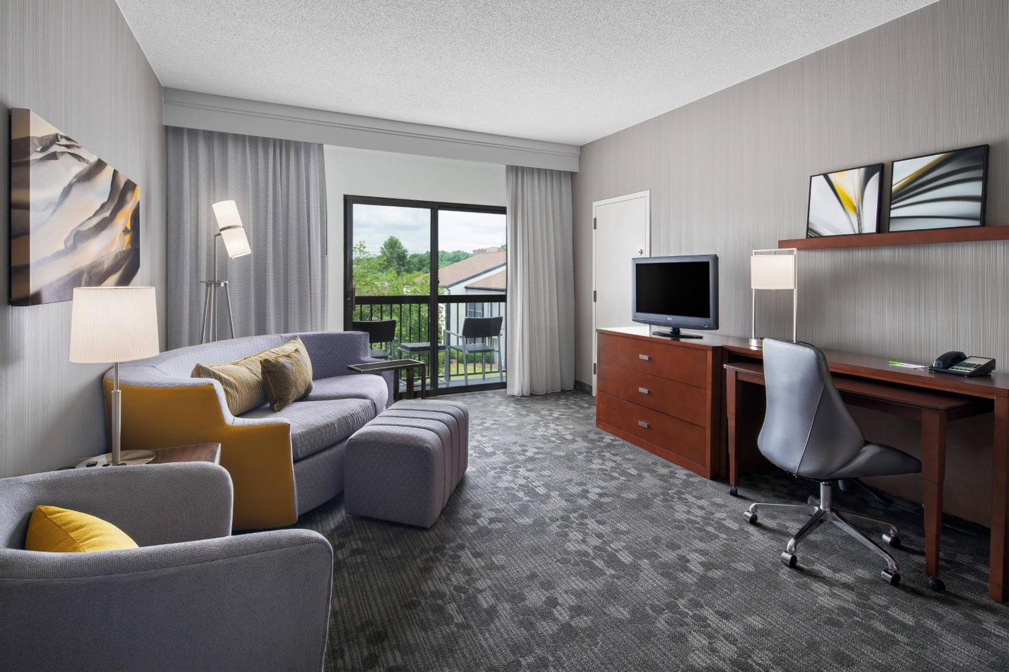 Courtyard By Marriott Pittsburgh Airport Hotel Coraopolis Bagian luar foto