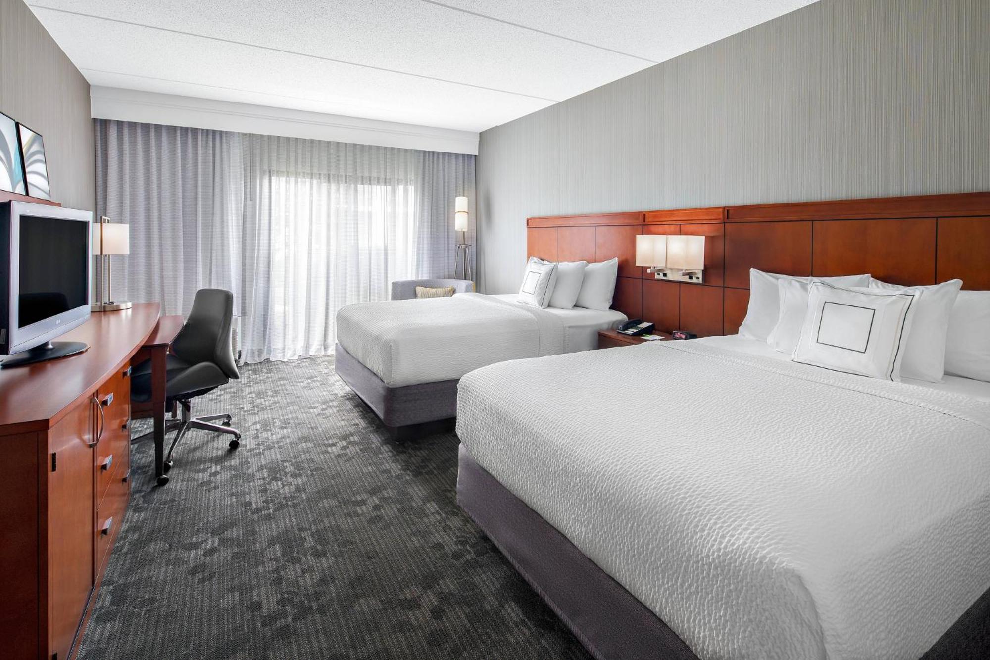 Courtyard By Marriott Pittsburgh Airport Hotel Coraopolis Bagian luar foto