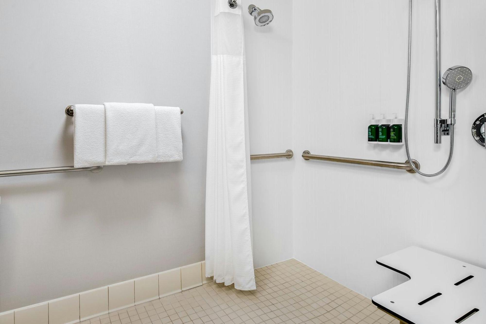 Courtyard By Marriott Pittsburgh Airport Hotel Coraopolis Bagian luar foto