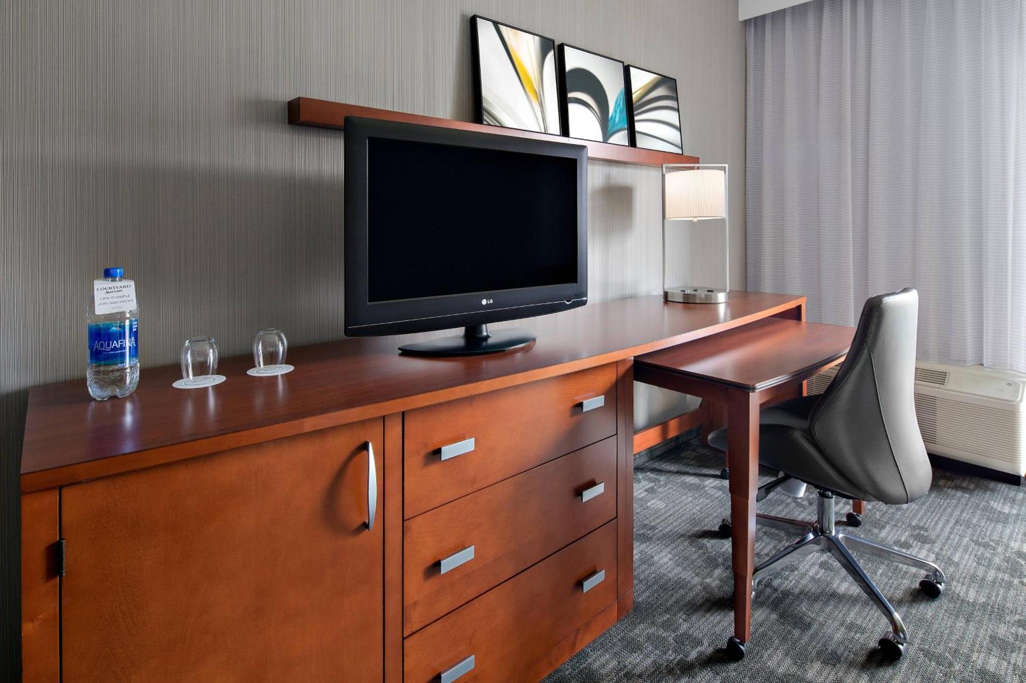 Courtyard By Marriott Pittsburgh Airport Hotel Coraopolis Bagian luar foto
