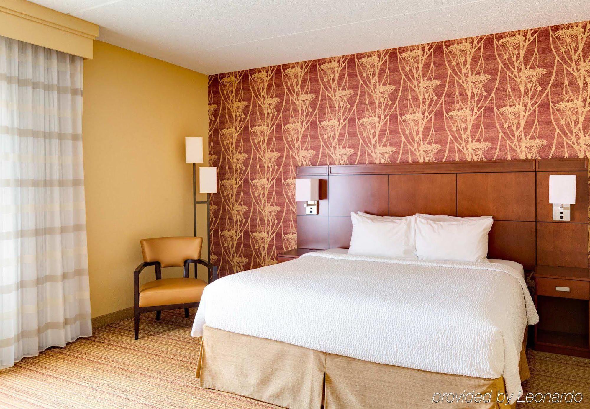 Courtyard By Marriott Pittsburgh Airport Hotel Coraopolis Bagian luar foto