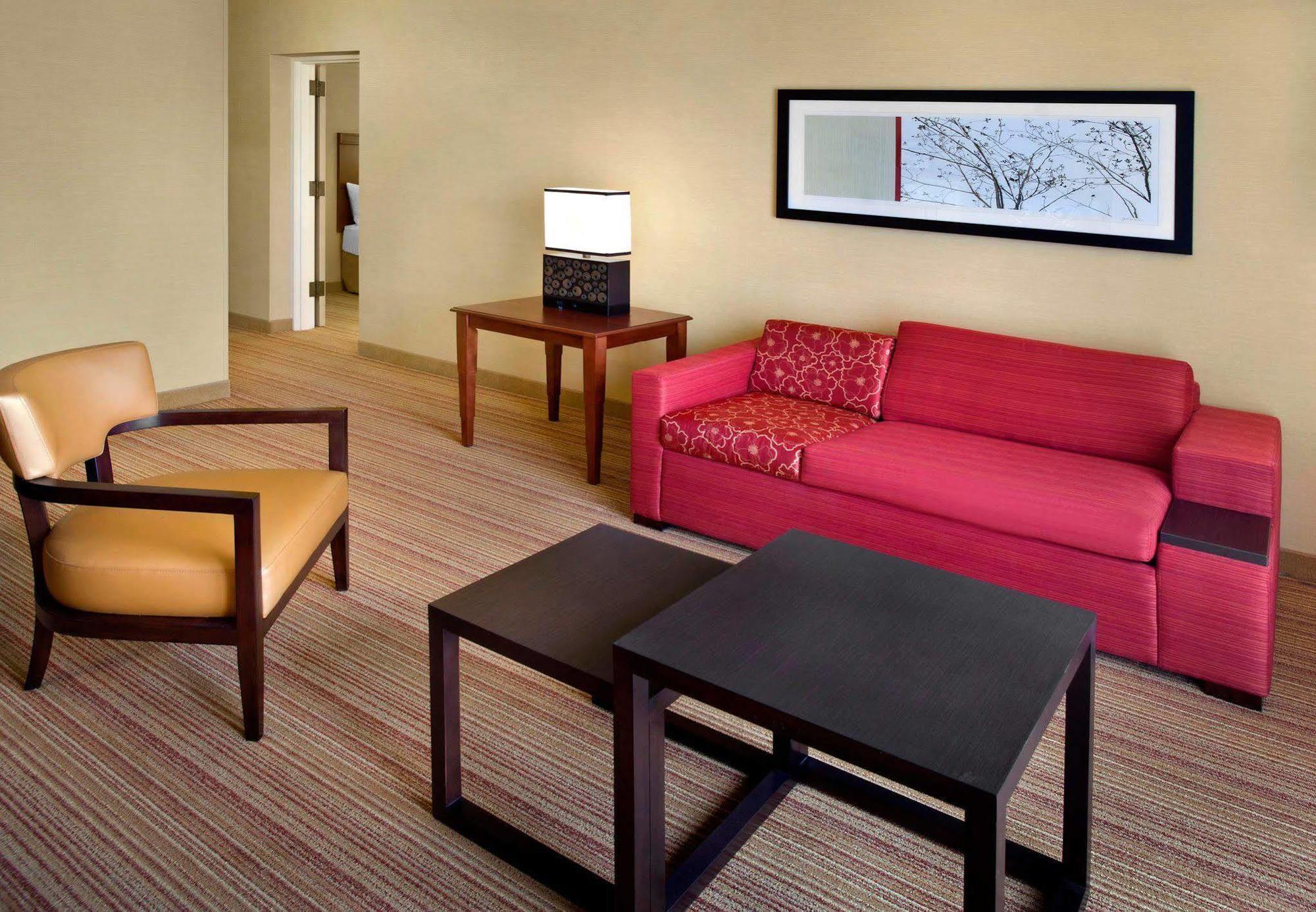 Courtyard By Marriott Pittsburgh Airport Hotel Coraopolis Bagian luar foto