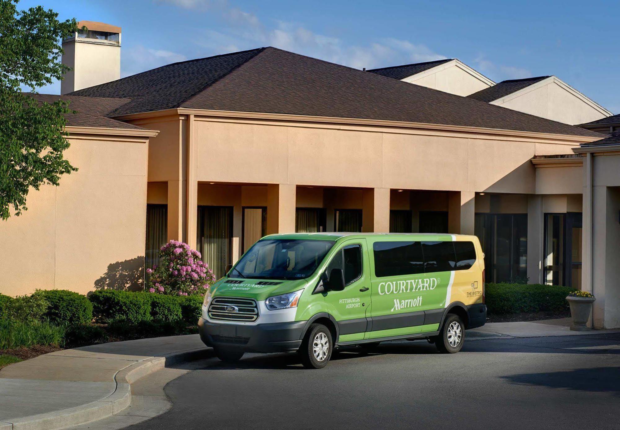 Courtyard By Marriott Pittsburgh Airport Hotel Coraopolis Bagian luar foto