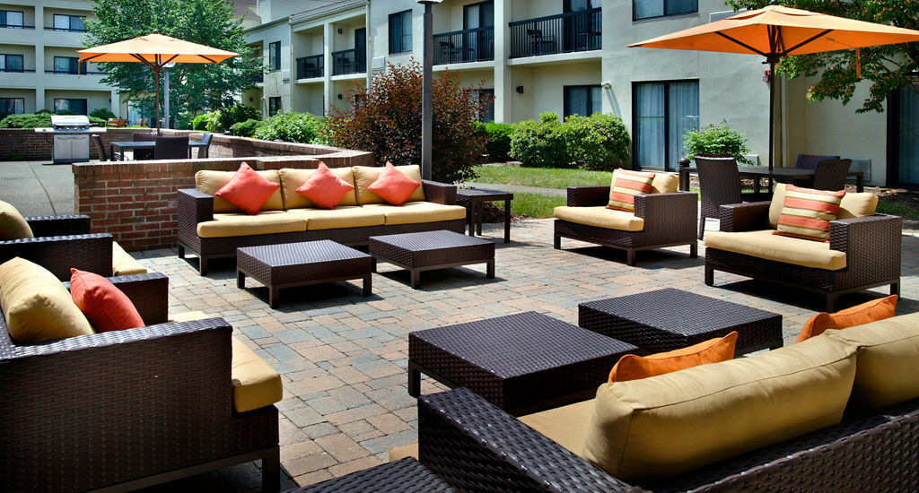 Courtyard By Marriott Pittsburgh Airport Hotel Coraopolis Bagian luar foto