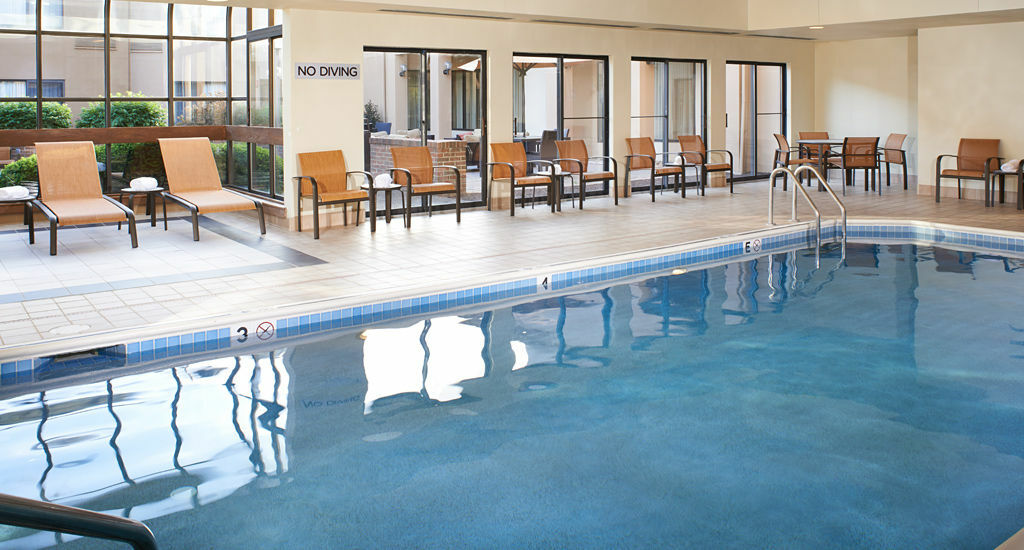 Courtyard By Marriott Pittsburgh Airport Hotel Coraopolis Bagian luar foto