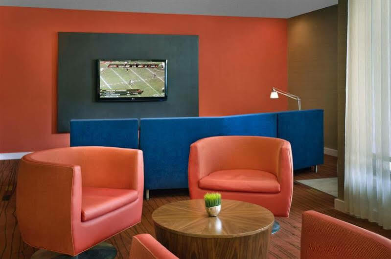 Courtyard By Marriott Pittsburgh Airport Hotel Coraopolis Bagian luar foto